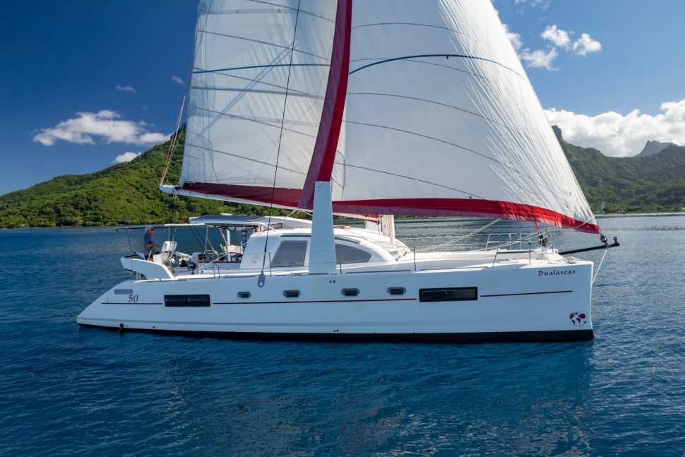 CATANA 50 OWNER 2 exterior