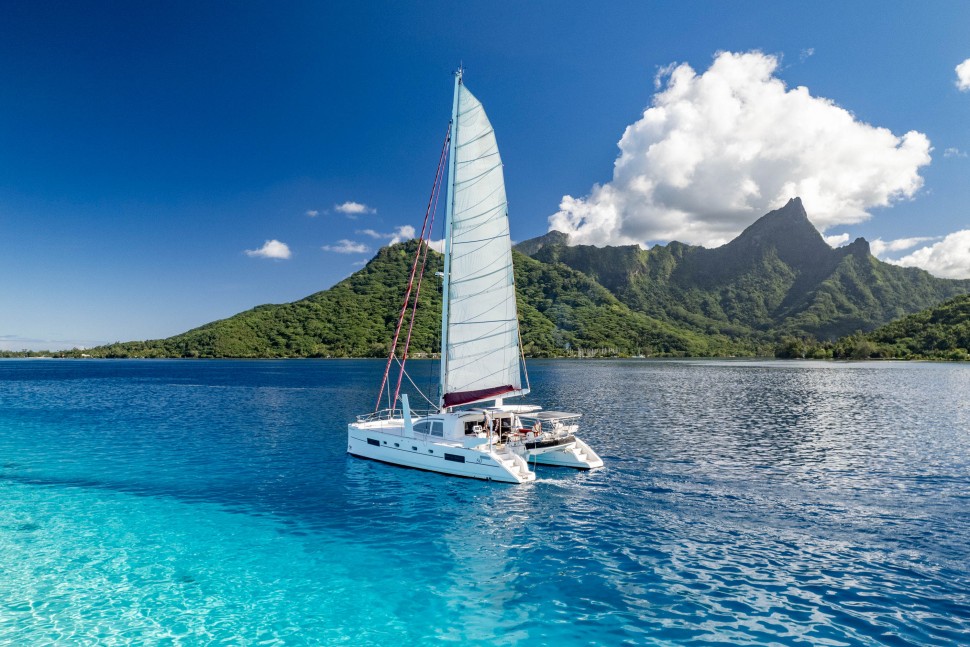 CATANA 50 OWNER 4 exterior