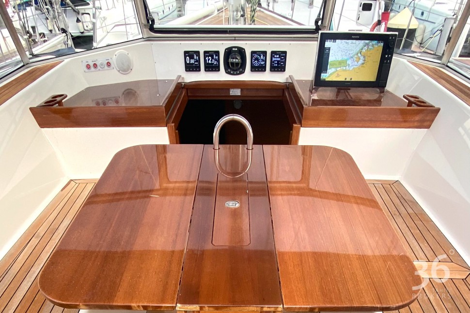 HALLBERG RASSY 57 19