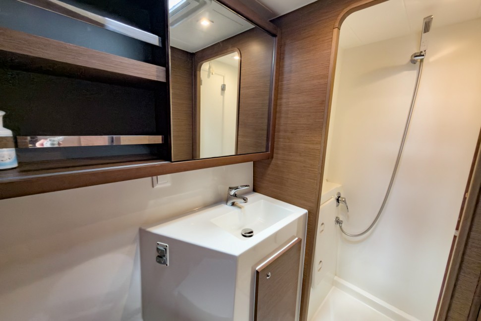 LAGOON 42 OWNER 3 CABINS 35