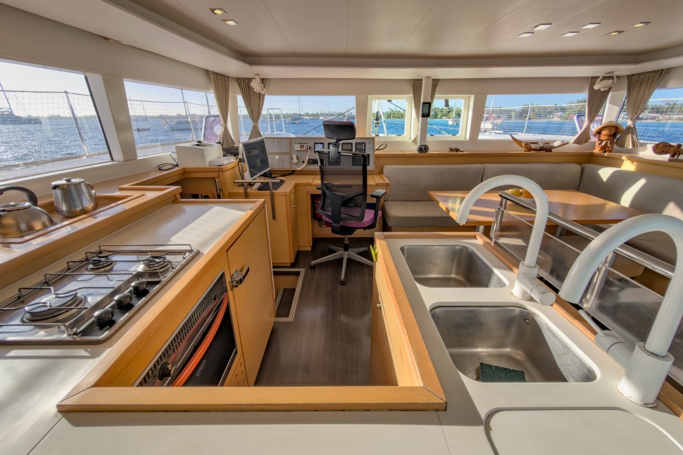 LAGOON 450F 28