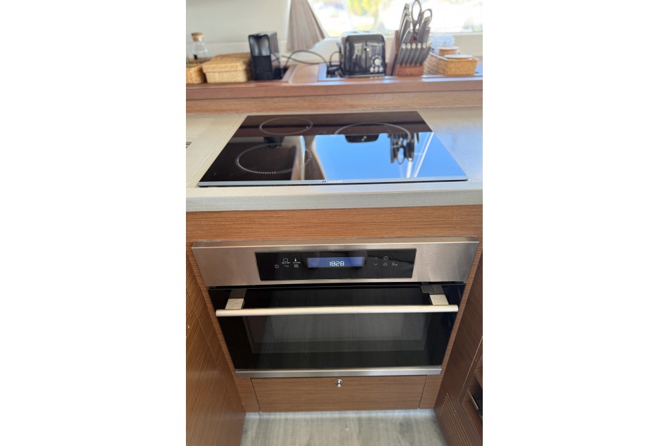 LAGOON 450S 13 kitchen