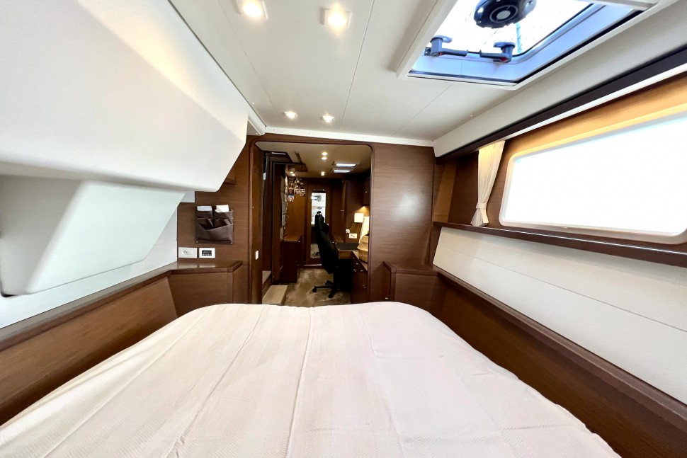 LAGOON 450S 17 masterbedroom