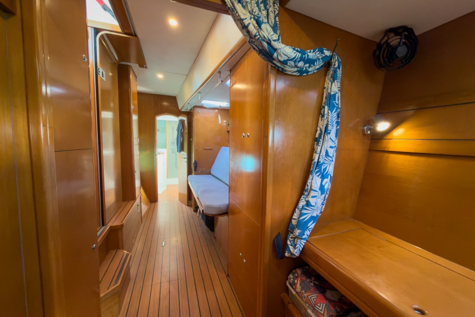 LAGOON 470 OWNER 19