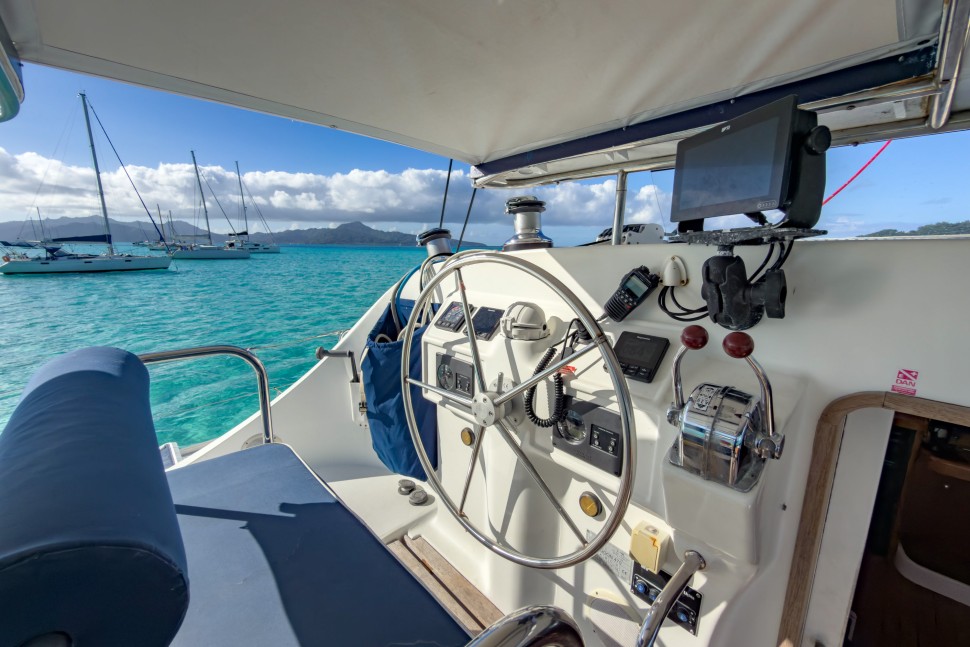 LAGOON 470 OWNER 9