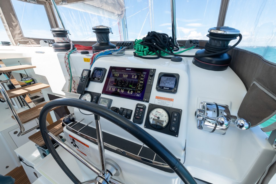 Lagoon 450S 11 Helmstation