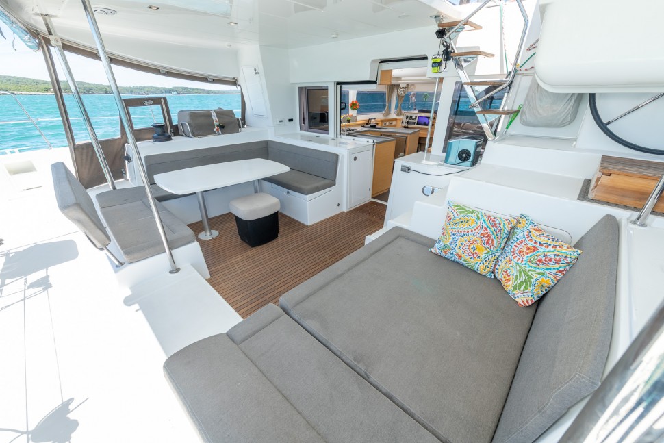 Lagoon 450S 12 Cockpit2