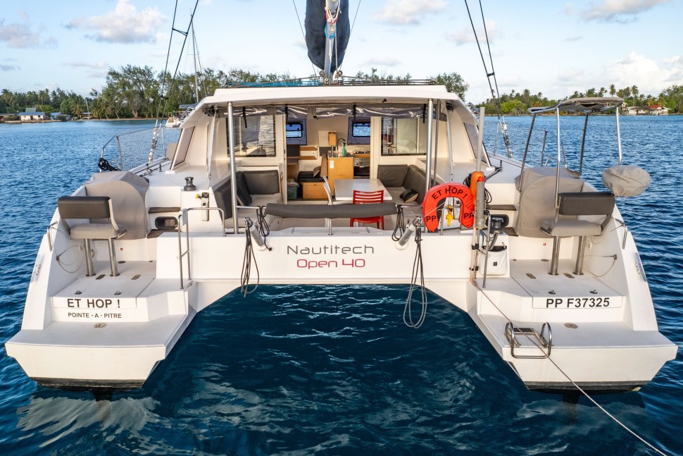 NAUTITECH OPEN 40 OWNER 4 CABINS 10