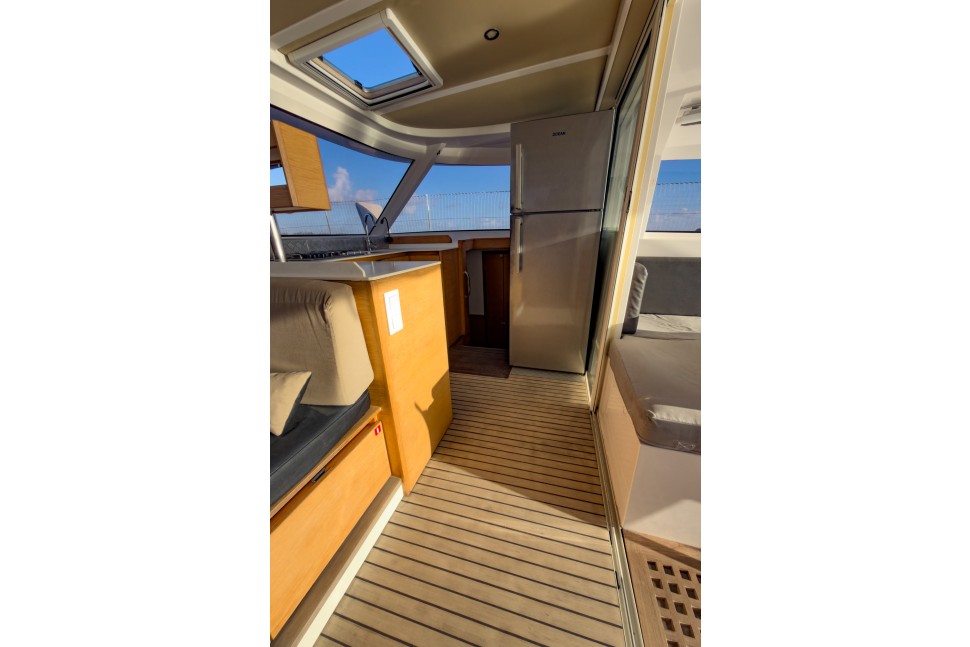 NAUTITECH OPEN 40 OWNER 4 CABINS 11