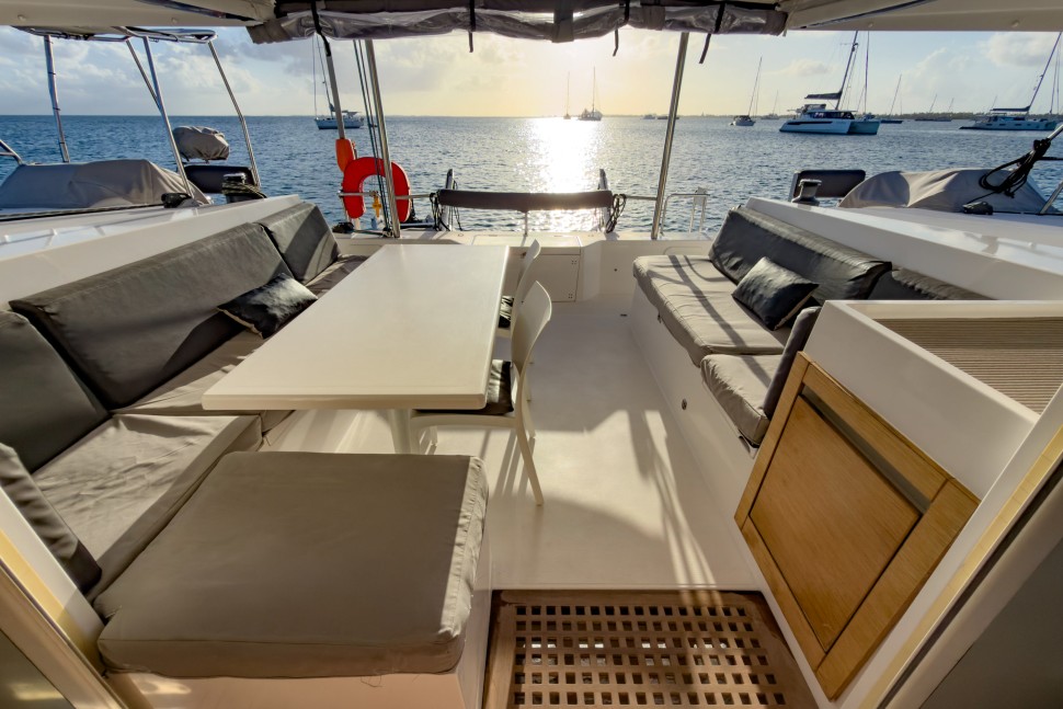 NAUTITECH OPEN 40 OWNER 4 CABINS 13