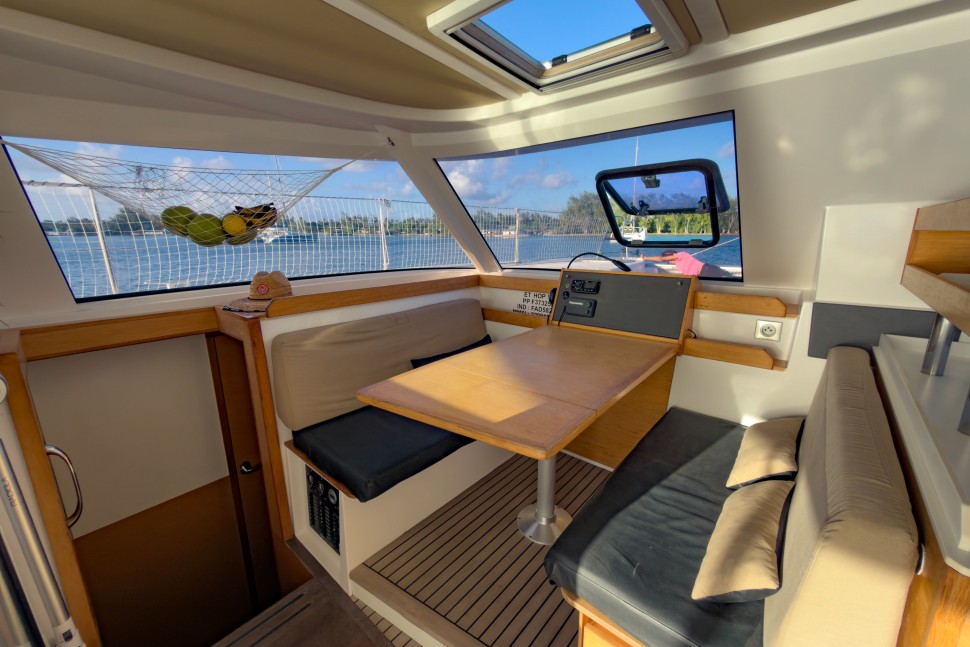 NAUTITECH OPEN 40 OWNER 4 CABINS 15