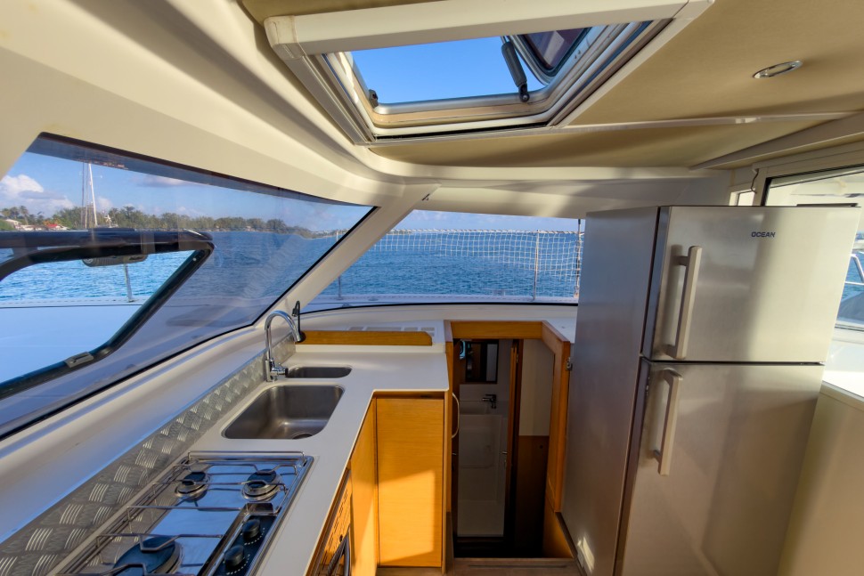 NAUTITECH OPEN 40 OWNER 4 CABINS 17