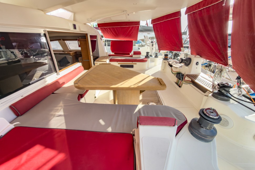 catana 50 11 cockpit lounge shades